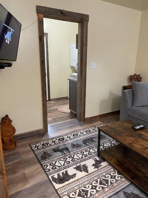 Parkway Yellowstone Guest House Apartment #3 Гардинер Экстерьер фото
