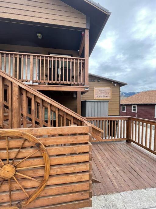 Parkway Yellowstone Guest House Apartment #3 Гардинер Экстерьер фото